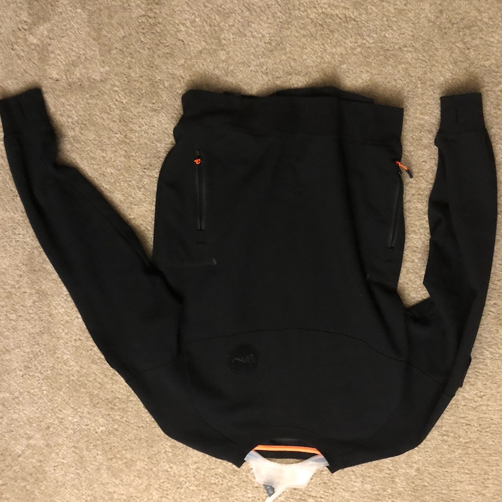 Thin black crewneck